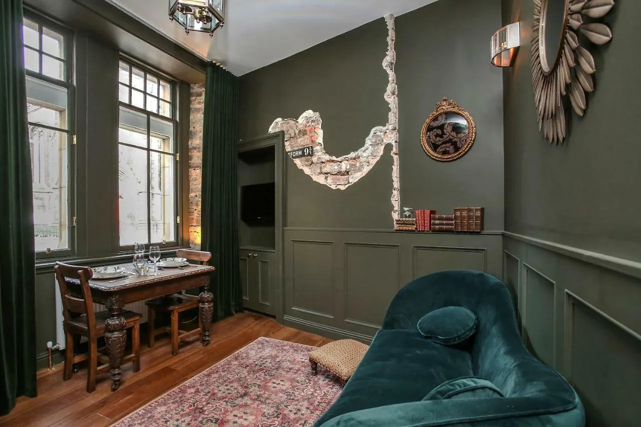 Apartment The Castle Hub Hotel Edinburgh